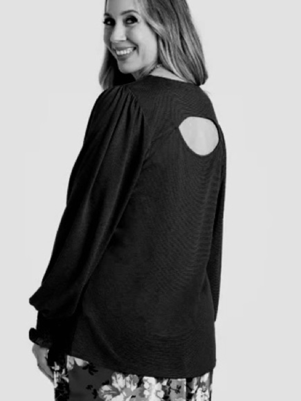 LulaRoe Josey Black Long-Sleeve Top w/Cutout on Back. M, NWT